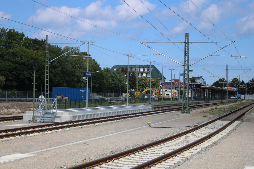 Am Ende vom Bahnsteig 1/2 wurde der Bahnsteig in Warnem�nde ein St�ck neu gemacht.14.06.2020