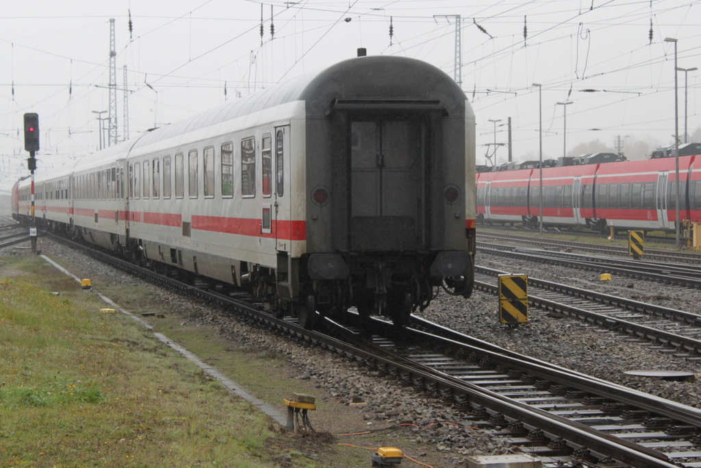 Am Ende des IC 2239(Rostock-Leipzig)lief der 1.Klasse Avmz mit Aufgenommen am 06.11.2014 im Rostocker Hbf.Auch im n�chsten Fahrplanjahr 2016 wird der IC 2238/2239 mit 5xWagen und ohne Steuerwagen fahren.