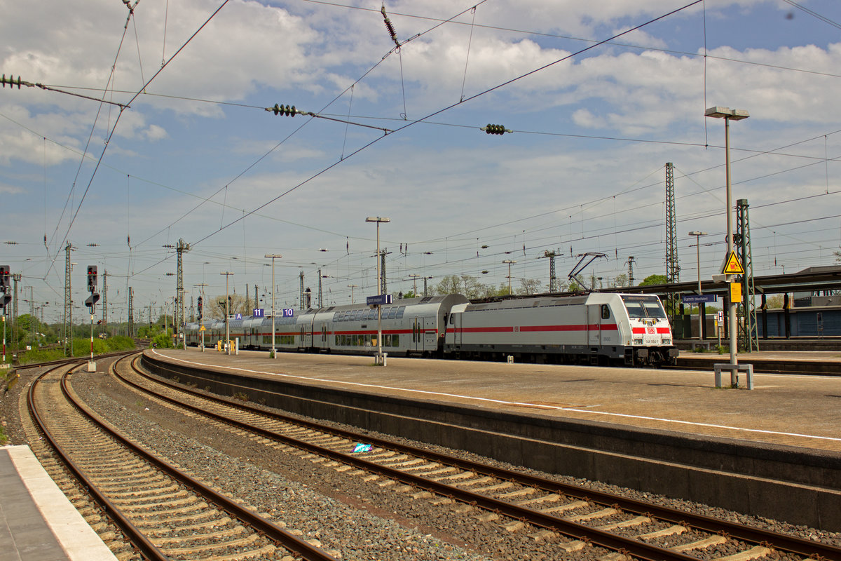 Am Ende einer IC2-Garnitur verl�sst 146 554 am 24.04.19 dem Bahnhof Hamm.