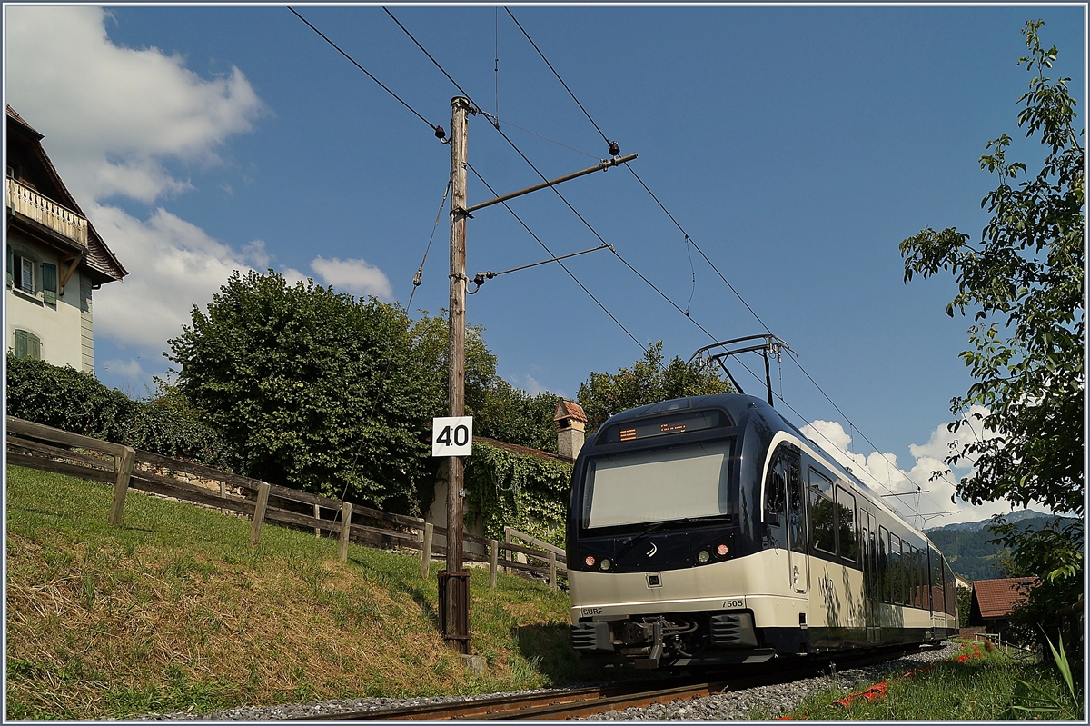 Am Fahrleitungsmast N° 23 vorbei fährt der ABeh 2/6 N° 7505 Richtung Blonay. 

30. Juli 2019
