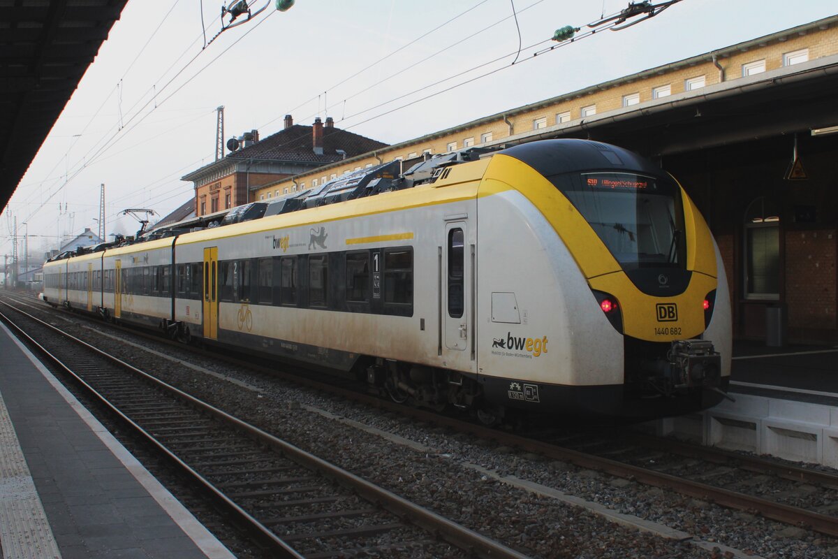 Am frhen Morgen von 15 Februar 2024 steht DB 1440 682 in Villingen mit ein RB nach freiburg (Breisgau) ber Titisee.