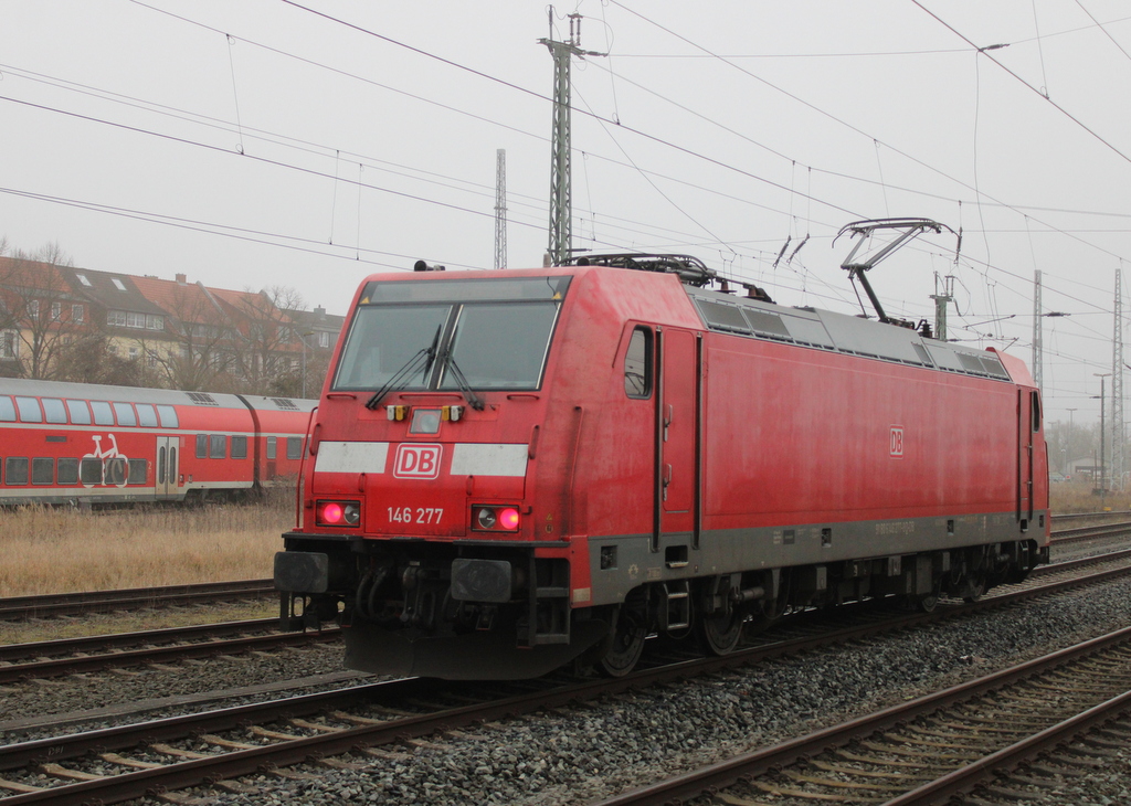 am Mittag des 22.12.2025 stand 146 277 im Rostocker Hbf.