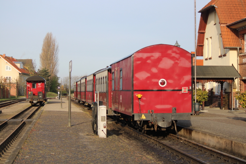 am Morgen des 11.04.2020 stand MBB 14613 von K�hlungsborn West nach Bad Doberan im Bahnhof K�hlungsborn leider ohne Dampflok.