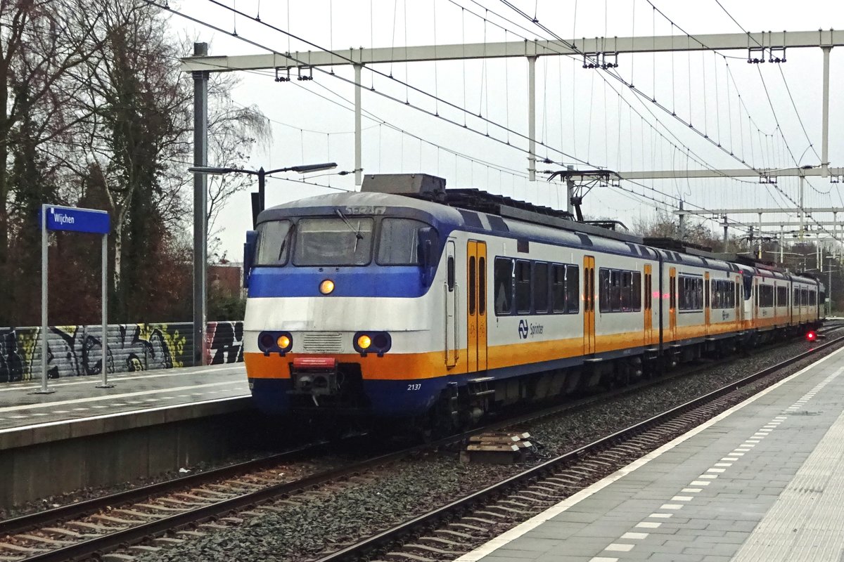 Am verregneten 20 Dezember 2019 treft NS 2137 in Wijchen ein.