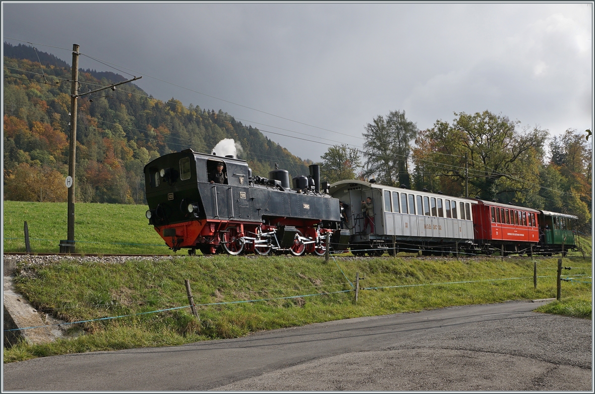 Am zweiletzten Wochenende der 52. Saison dampft die G 2x 2/2 bei Cornaux in Richtung Blonay.

18. Okt. 2020