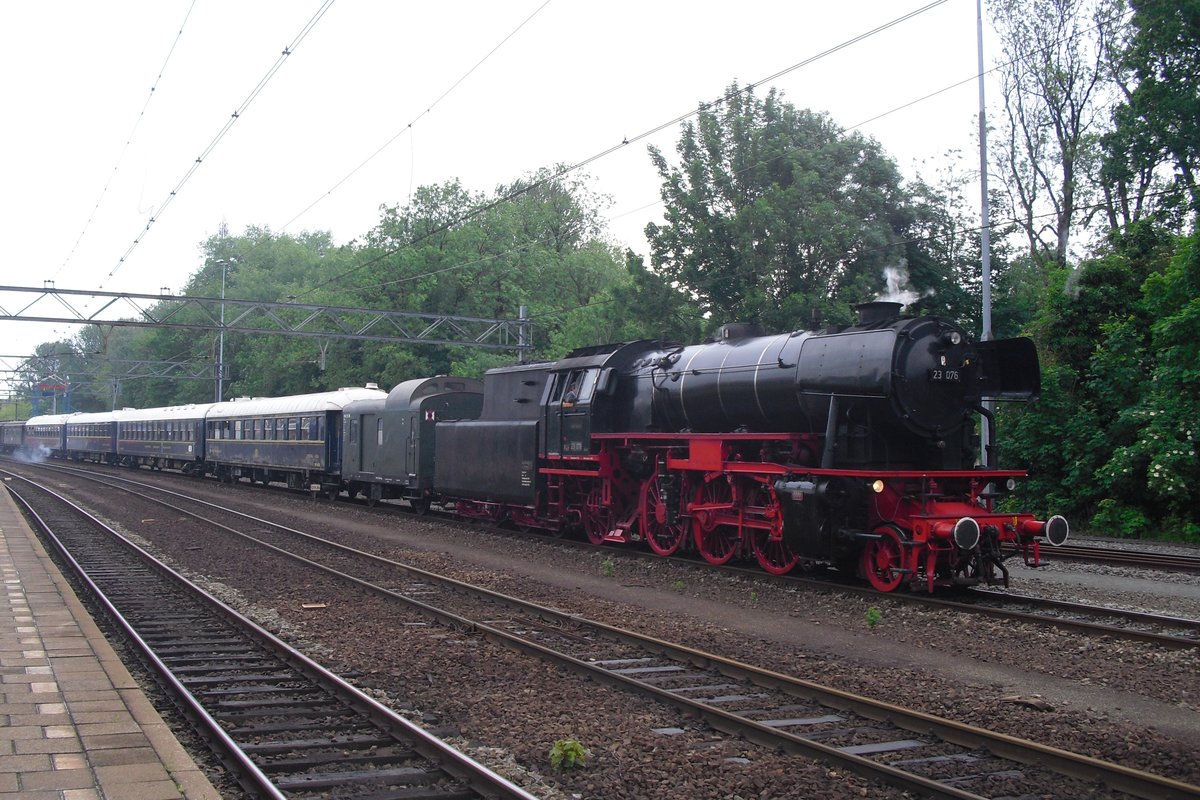 An 2 Juli 2012 steht 23 076 in Dordrecht Centraal. 