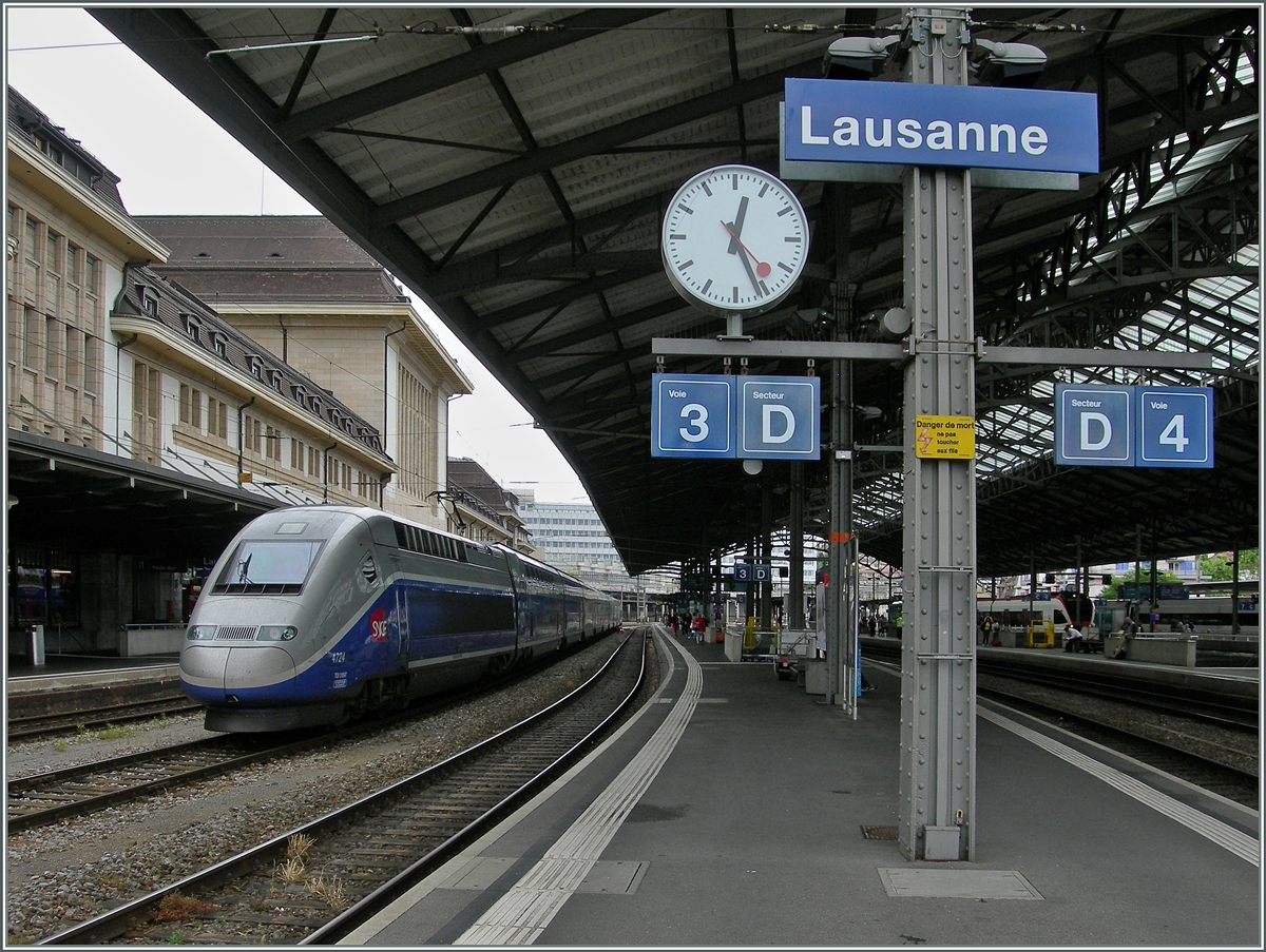 An den Anblick von TGV-Zügen in Lausanne ist man sich nun seit über dreissig Jahen gewohnt, aber ein TGV Duplex ist (Profilbedingt durch die Anschlussstrecken) dann doch etwas besonders.
24. Juni 2014
