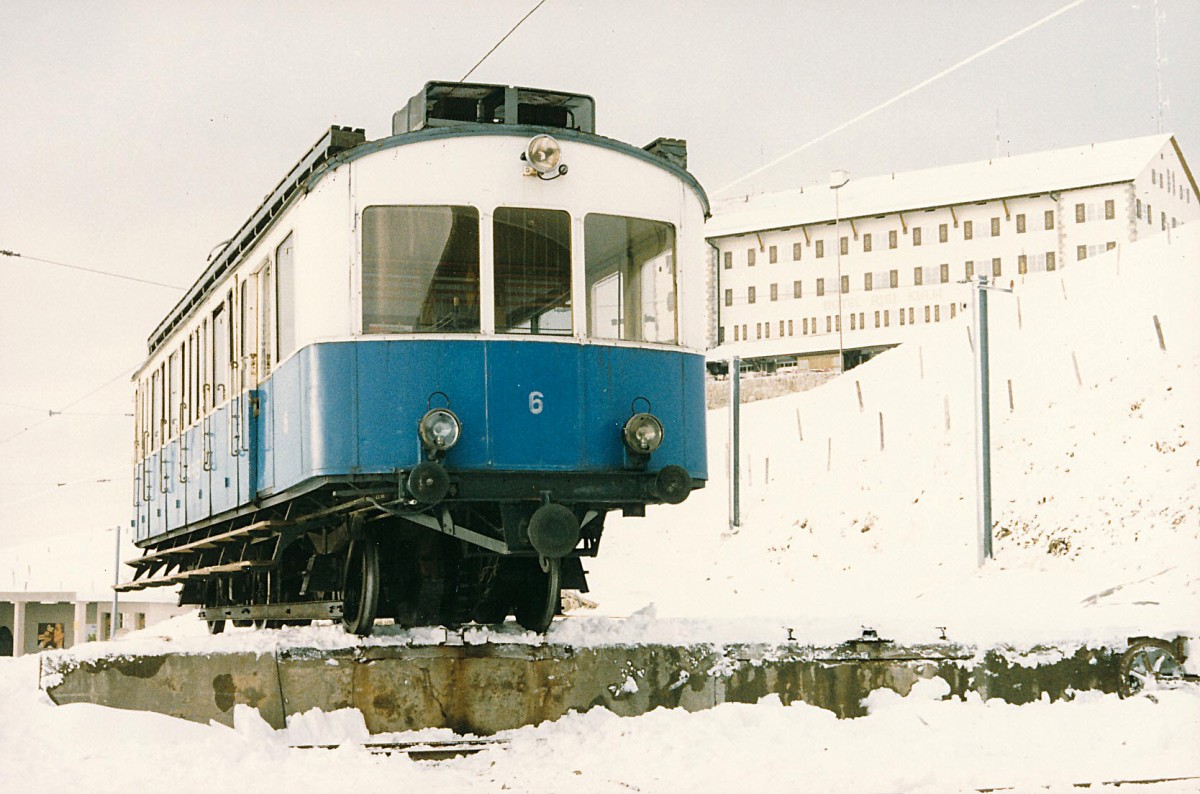 ARB: BDhe 2/3 6 (1911) in Rigi Kulm im November 1985.
Foto: Walter Ruetsch