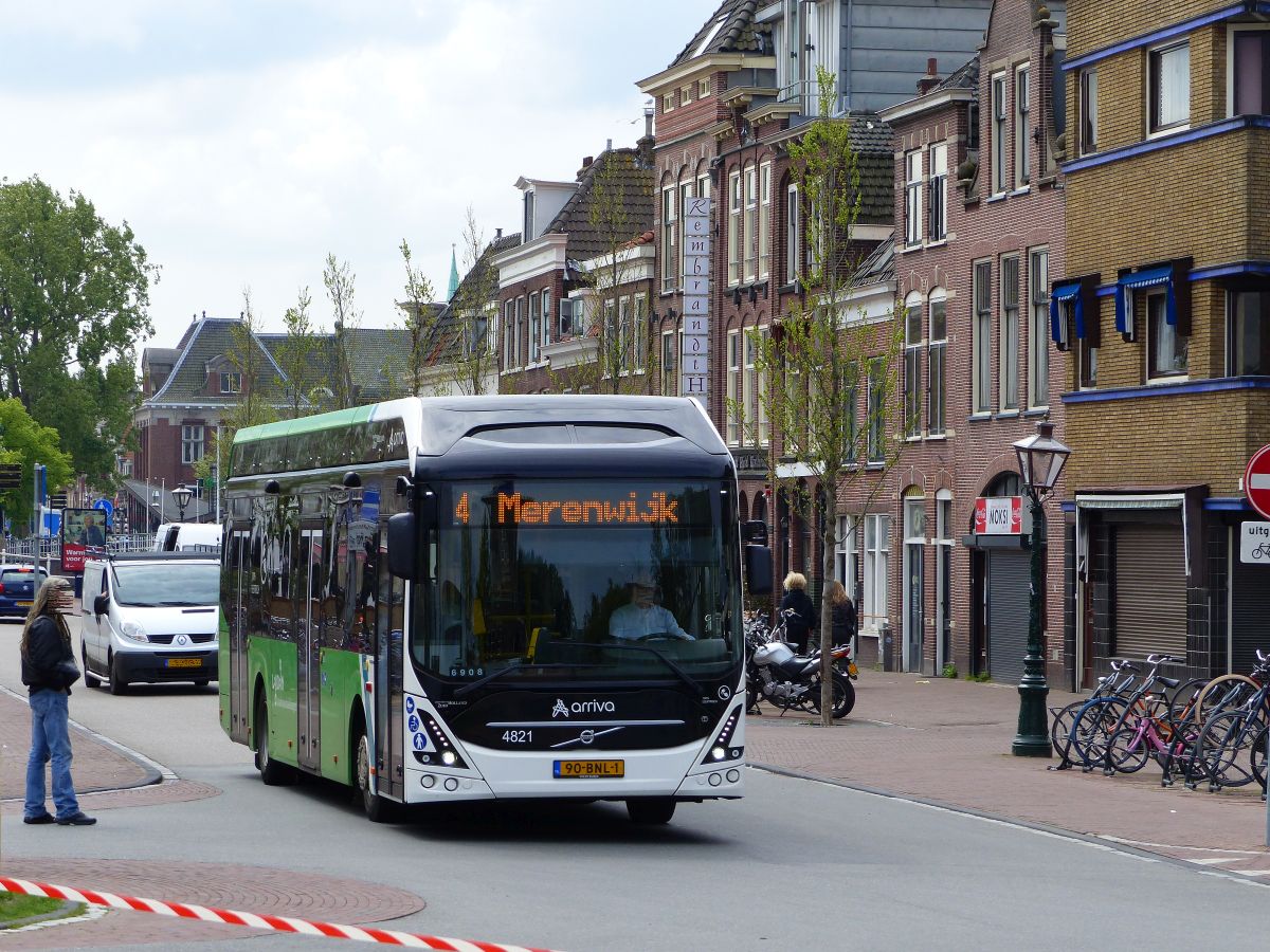 Arriva bus 4821 Volvo 7900E Elektrobus (vollelektrisch) Baujahr 2019. Nieuwe Beestenmarkt, Leiden 03-05-2020.

Arriva bus 4821 Volvo 7900E elektrische bus bouwjaar 2019. Nieuwe Beestenmarkt, Leiden 03-05-2020.