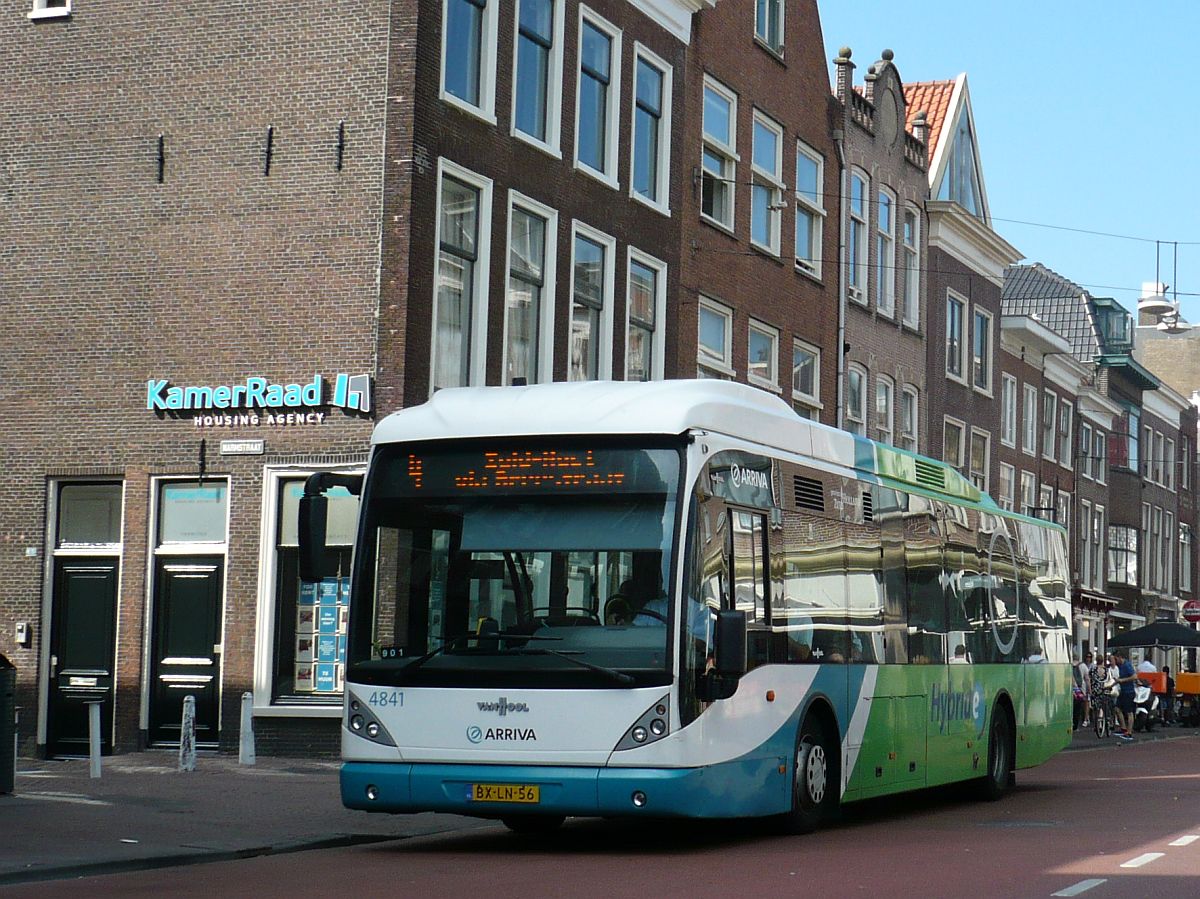 Arriva Bus 4841 Van Hool New A300 Hybride Baujahr 2009. Steenstraat, Leiden 27-08-2017.                                   Arriva bus 4841 Van Hool New A300 Hybride bouwjaar 2009. Steenstraat, Leiden 27-08-2017.