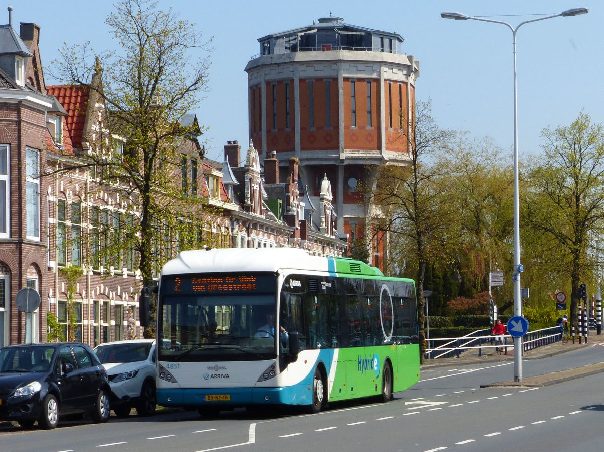 Arriva Bus 4851 Van Hool newA300 Hybrid Baujahr 2009. Hoge Rijndijk, Leiden 16-04-2019.

Arriva bus 4851 Van Hool newA300 Hybrid bouwjaar 2009. Hoge Rijndijk, Leiden 16-04-2019.