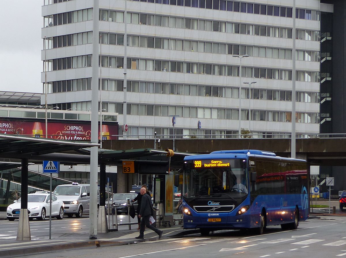 Arriva Bus 7755 Volvo 8900 Qliner Baujahr 2012. Flughafen Schiphol, Amsterdam 29-11-2015.

Arriva bus 7755 Volvo 8900 Qliner bouwjaar 2012. Busstation luchthaven Schiphol 29-11-2015.