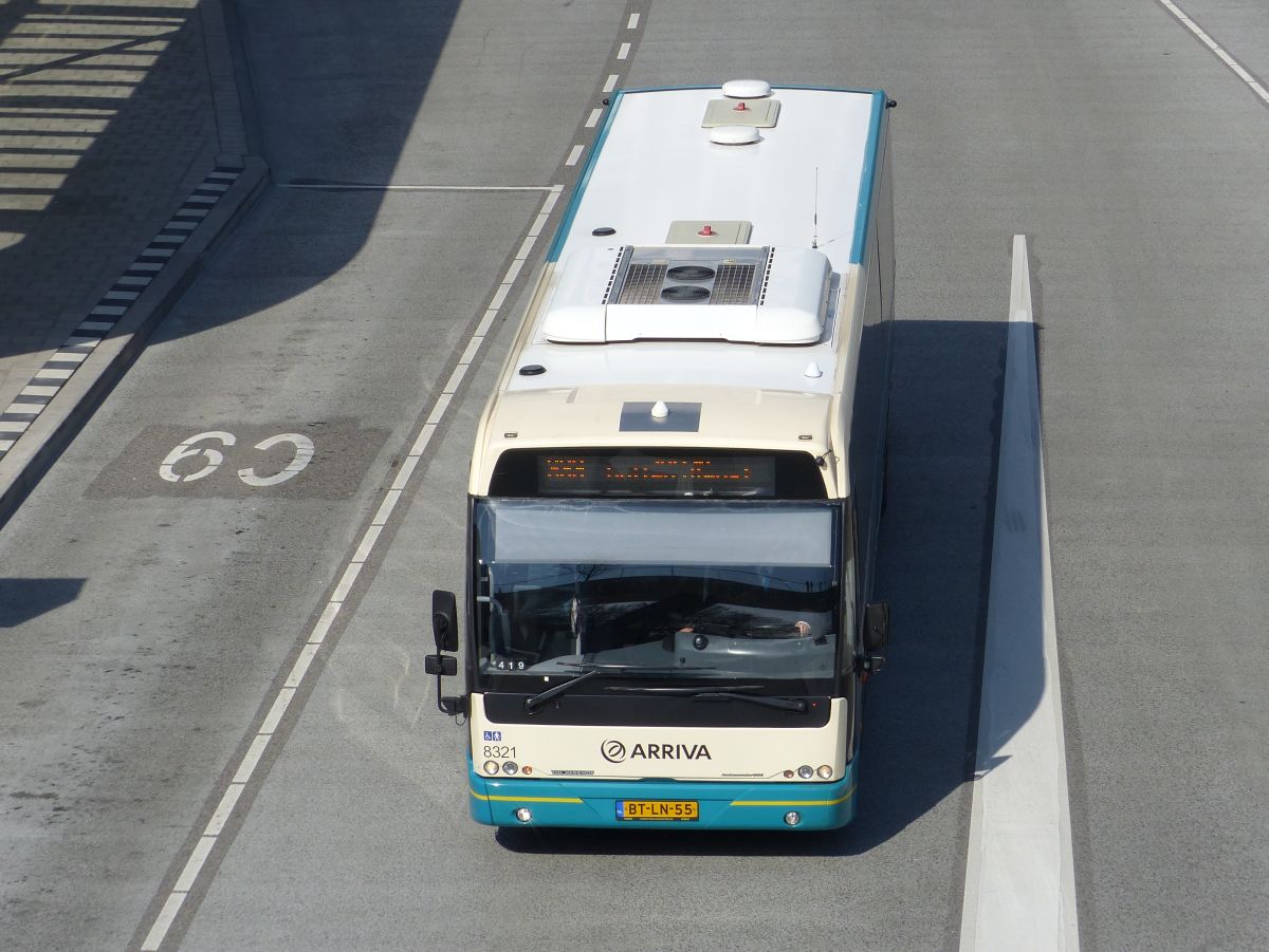 Arriva Bus 8321 DAF/VDL Berkhof Baujahr 2007. Busbahnhof Utrecht Centraal Station 24-03-2017.

Arriva bus 8321 DAF/VDL Berkhof bouwjaar 2007. Busstation Utrecht Centraal Station 24-03-2017.