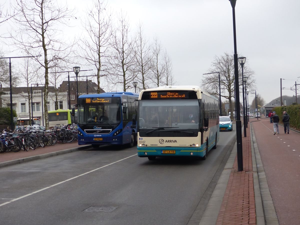 Arriva Bus 8342 DAF VDL Berkhof Ambassador 200 Baujahr 2007. Busbahnhof, Burgemeester de Raadtsingel, Dordrecht 16-02-2017.

Arriva bus 8342 DAF VDL Berkhof Ambassador 200 bouwjaar 2007. Busstation, Burgemeester de Raadtsingel, Dordrecht 16-02-2017.