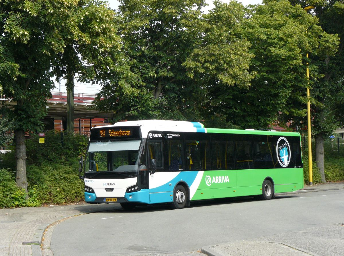 Arriva Bus 8732 DAF VDL Citea LLE120 Baujahr 2012. Stationsplein, Gouda 31-07-2014.

Arriva bus 8732 DAF VDL Citea LLE120 bouwjaar 2012. Stationsplein, Gouda 31-07-2014.