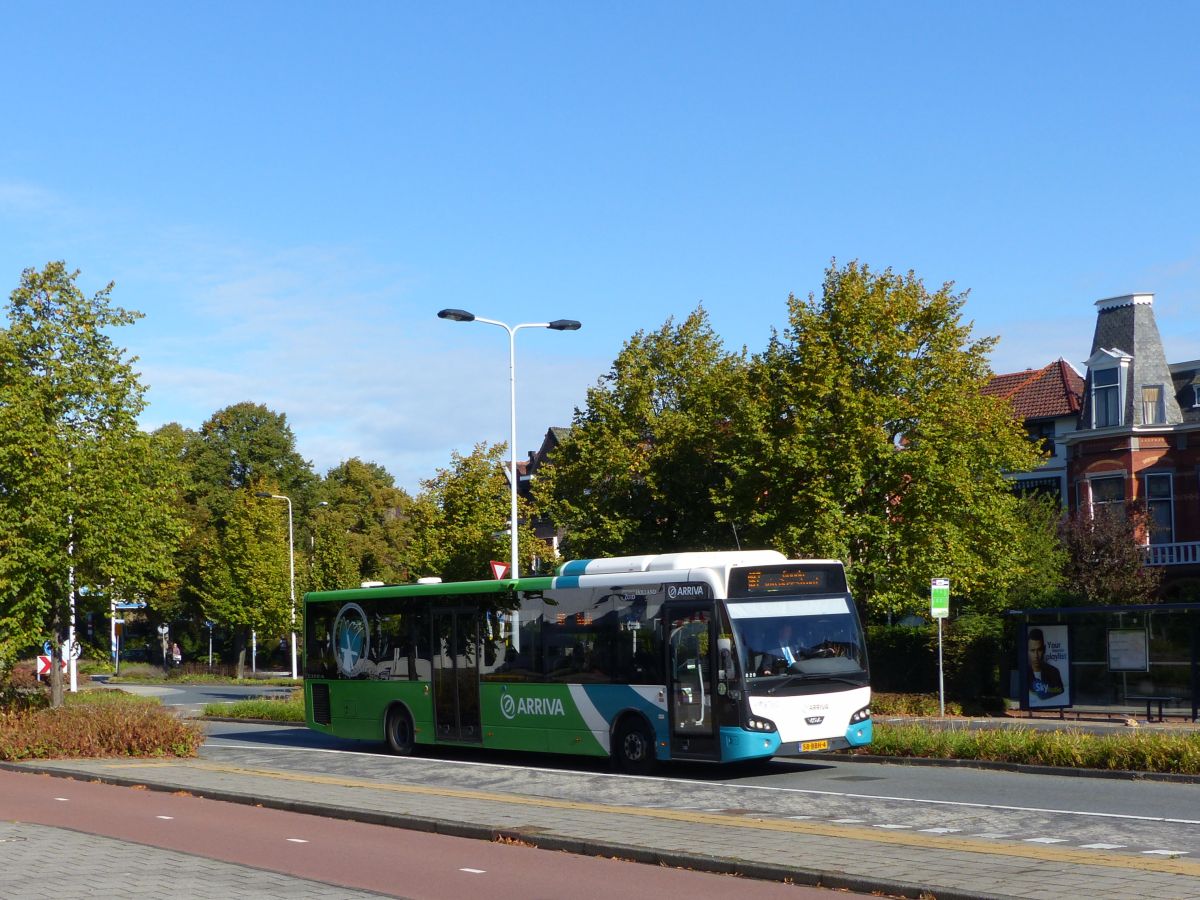 Arriva Bus 8760 DAF VDL Citea LLE120 Baujahr 2012. Haltestelle  Posthof  Rijnsburgerweg, Leiden 09-10-2016.

Arriva bus 8760 DAF VDL Citea LLE120 bouwjaar 2012. Bushalte  Posthof  Rijnsburgerweg, Leiden 09-10-2016.