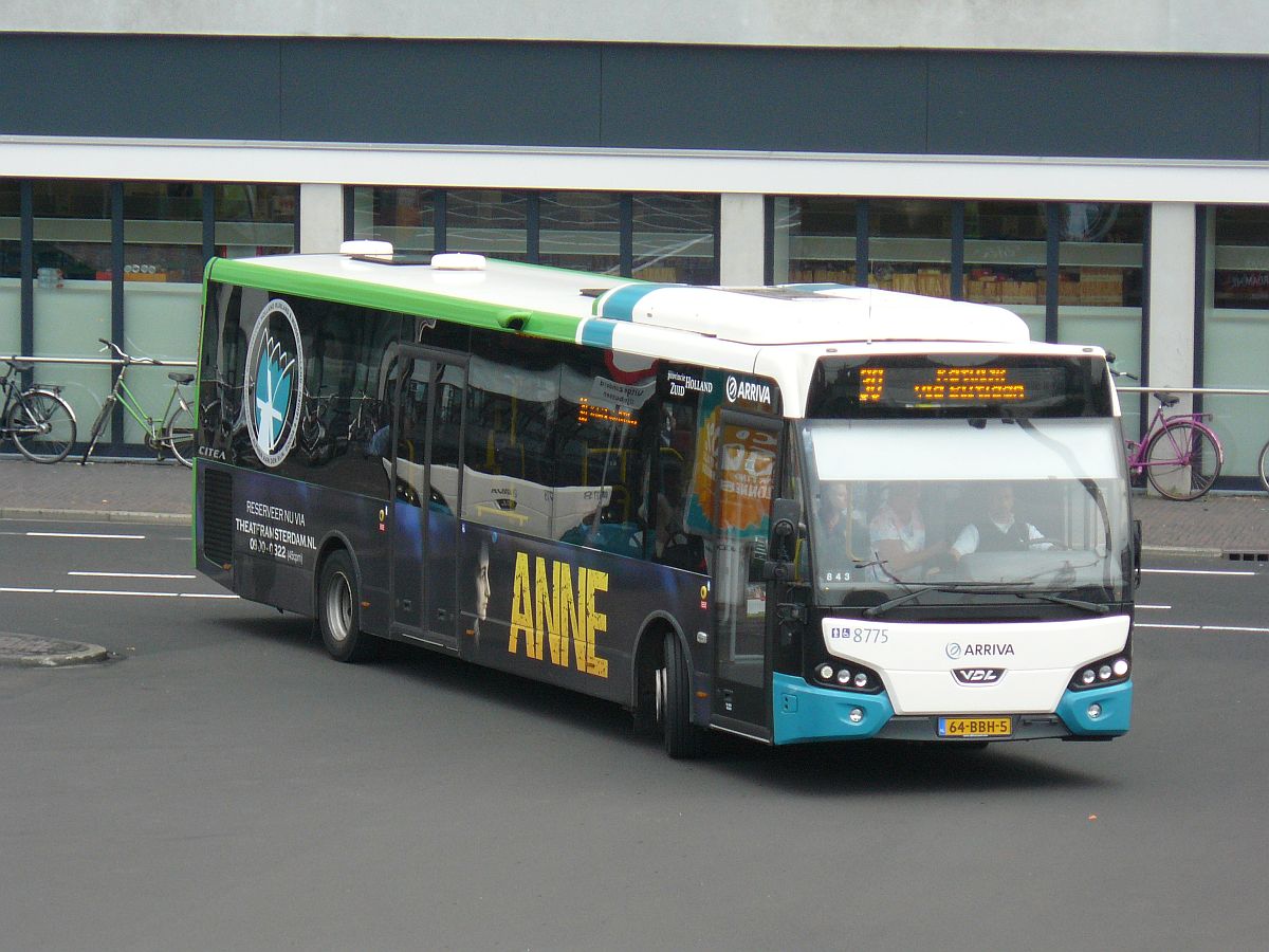 Arriva Bus 8775 DAF VDL Citea LLE120 Baujahr 2012. Stationsplein, Leiden 08-08-2014.

Arriva bus 8775 DAF VDL Citea LLE120 bouwjaar 2012. Stationsplein, Leiden 08-08-2014.