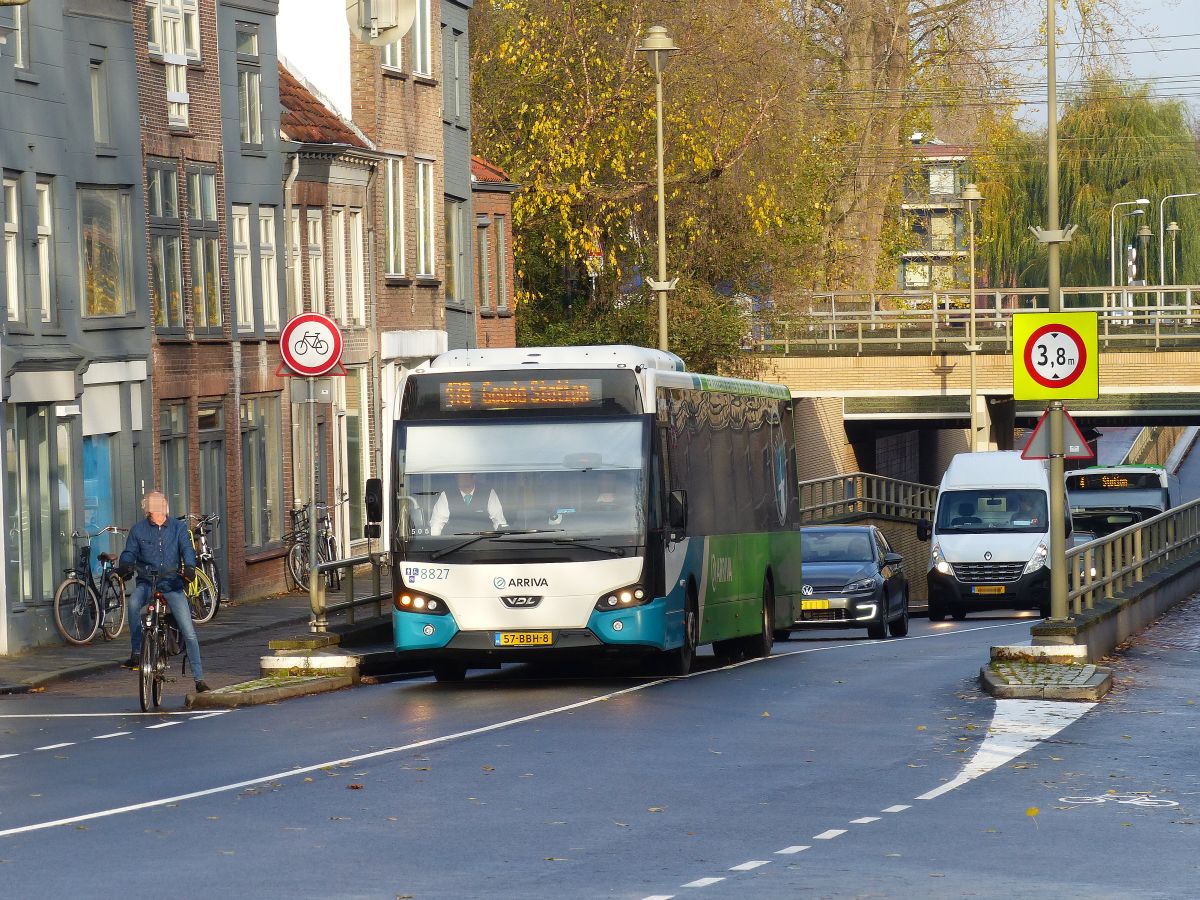 Arriva Bus 8827 DAF VDL Citea LLE120 Baujahr 2012. Spoorstraat, Gouda 22-11-2019.

Arriva bus 8827 DAF VDL Citea LLE120 bouwjaar 2012. Spoorstraat, Gouda 22-11-2019.