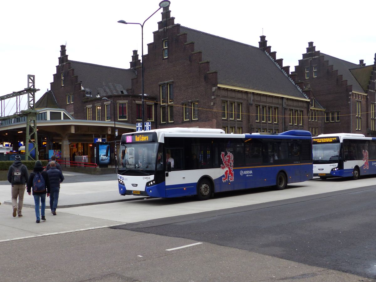 Arriva Bus 9311 VDL SLF120 Citea Baujahr 2016. Stationsplein, Bahnhof Maastricht 03-01-2018.

Arriva bus 9311 VDL SLF120 Citea bouwjaar 2016. Stationsplein, Maastricht 03-01-2018.