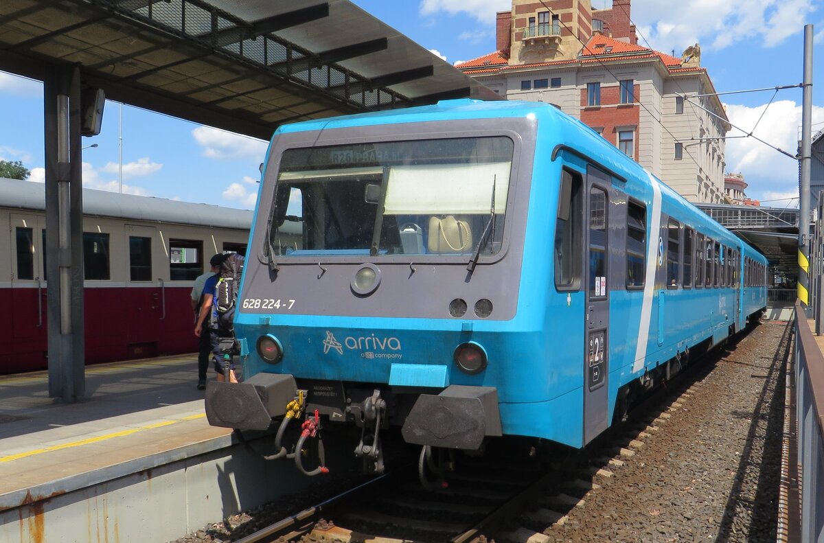 Arriva Czechia 845/628 224 hat sich noch nicht aktualisiert in die Tschechei, wo die ex-DB 628er alsReihe 845 eingegliedert sind; Praha hl.n., 12 Juni 2022.