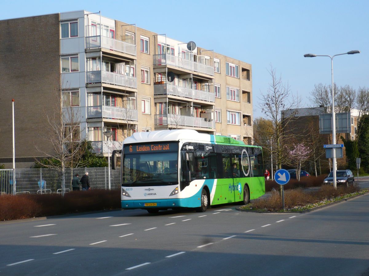 Arriva (ex-Connexxion) Bus 4839 Van Hool newA300 Hybrid Baujahr 2009. Sumatrastraat, Leiden 23-03-2017.


Arriva (ex-Connexxion) bus 4839 Van Hool newA300 Hybrid bouwjaar 2009. Sumatrastraat, Leiden 23-03-2017.