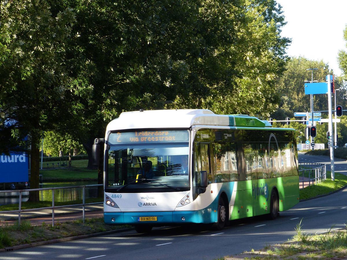 Arriva (ex-Connexxion) Bus 4849 Van Hool newA300 Hybrid Baujahr 2009. Plesmanlaan, Leiden 09-10-2016.

Arriva (ex-Connexxion) bus 4849 Van Hool newA300 Hybrid bouwjaar 2009. Plesmanlaan, Leiden 09-10-2016.