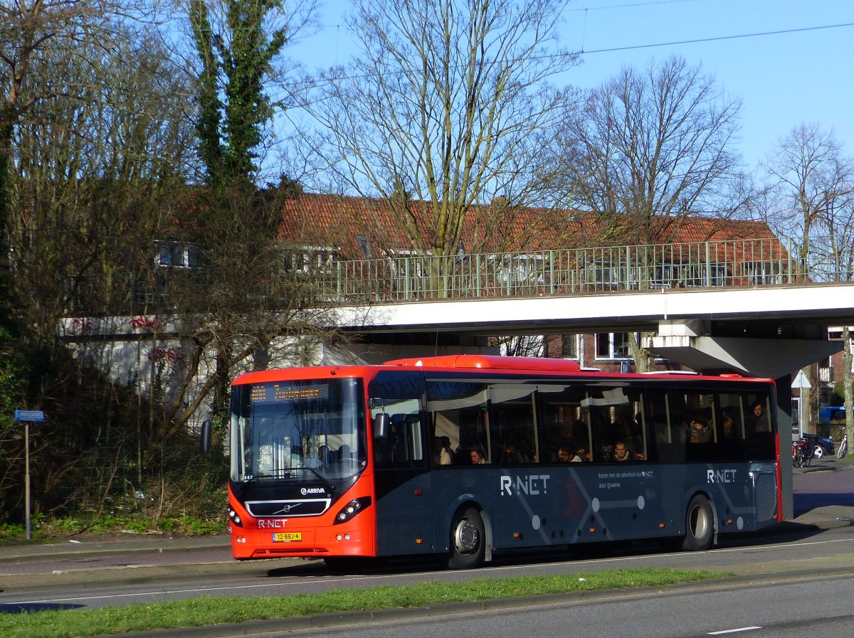 Arriva R-Net Bus 7720 Volvo 8900 Baujahr 2012. Lanmmenschansweg, Leiden 05-02-2020.

Arriva R-Net bus 7720 Volvo 8900 bouwjaar 2012. Lanmmenschansweg, Leiden 05-02-2020.