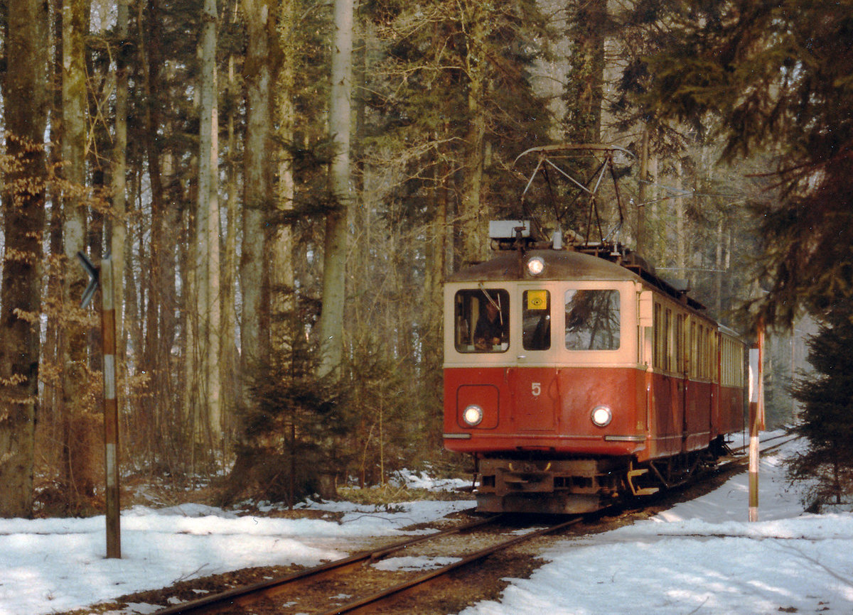 ASm/OJB/SNB: BDe 4/4 5 + C2 23 bei Langenthal im Mrz 1984.
Foto: Walter Ruetsch