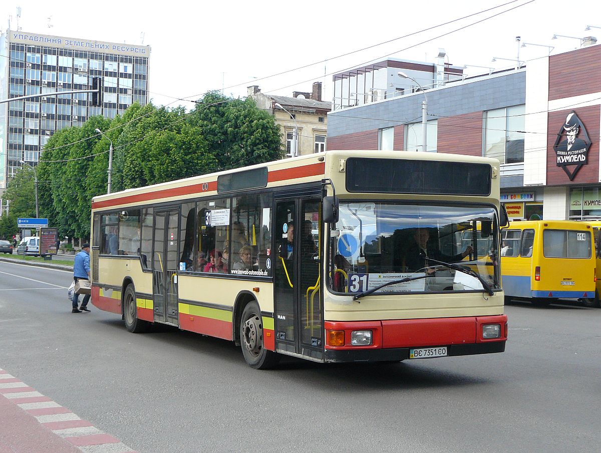 ATP 14630 MAN NL202 Bus. Prospekt Viacheslava Chornovola, Lviv, Ukraine 28-05-2015.

ATP 14630 MAN NL202 bus. Prospekt Viacheslava Chornovola, Lviv, Oekrane 28-05-2015.