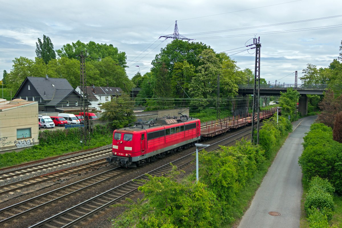 Auch 151 135 ist etwa ein Jahr nach dieser Aufnahme bereits abgestellt. Am 16.05.19 f�hrte die Lok einen Leerzug in Richtung Duisburg.