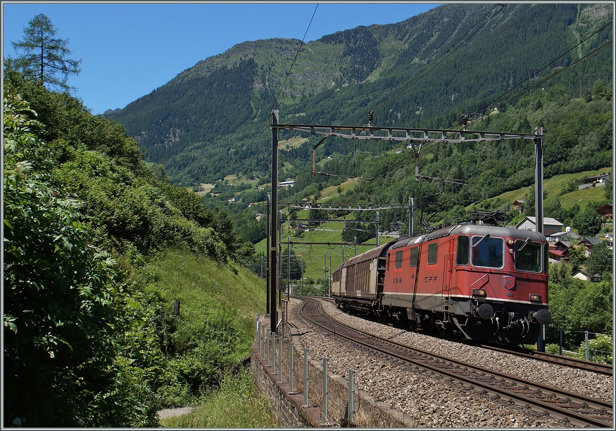 Auch am Gotthard gibt es kurze Güterzüge, wie dieses Bild bei Rodi Fiesso zeigt.
24. Juni 2015