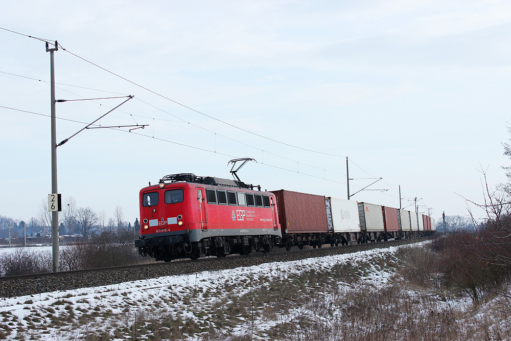 Auch die EGP 140 876 war am Samstagvormittag mit einem Containerzug nach Hamburg ber Salzwedel unterwegs, 01.02.2014.