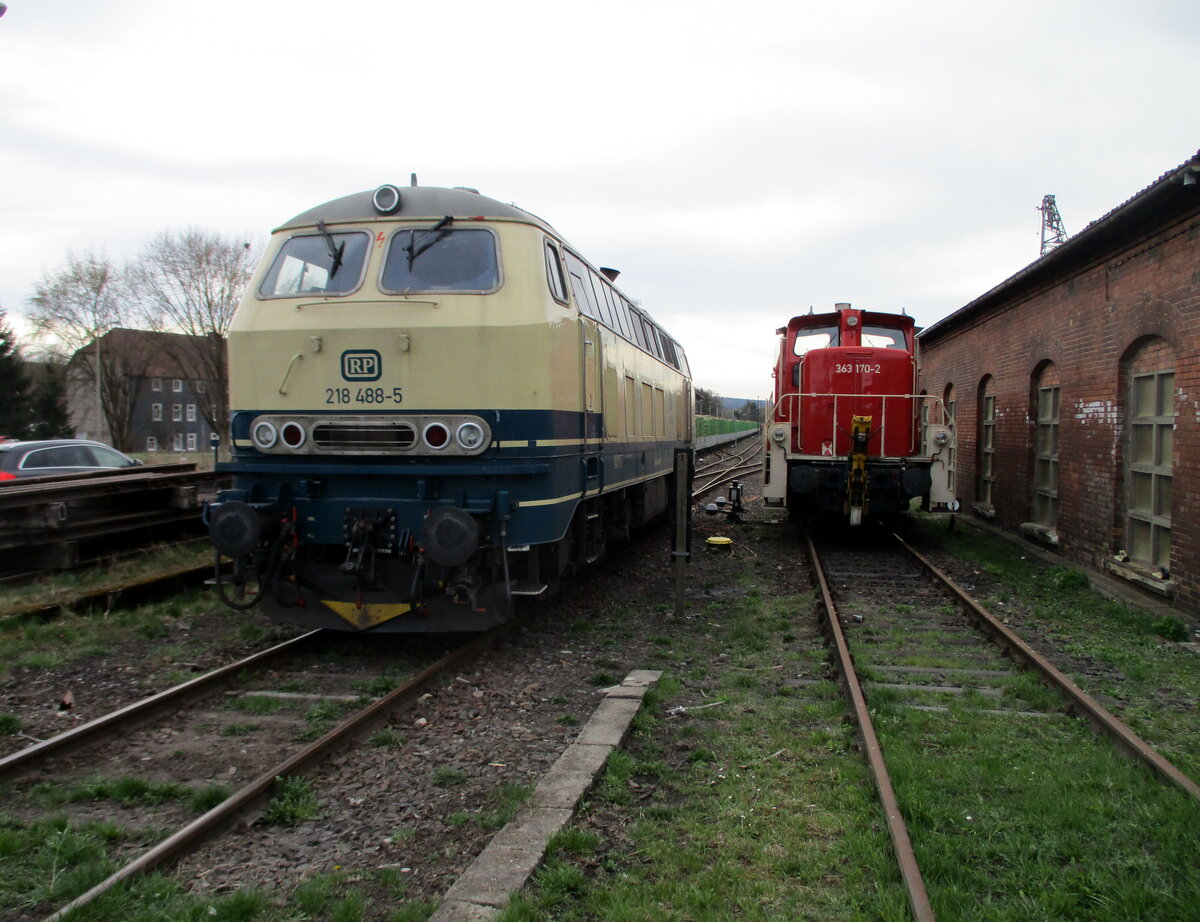 Auch mal wieder ein Besuch in Schleusingen zählte,am 05.April 2025,zu meiner Tour.Hier standen die RP 218 488 und die Schleusinger Rangierlok 363 170. 
