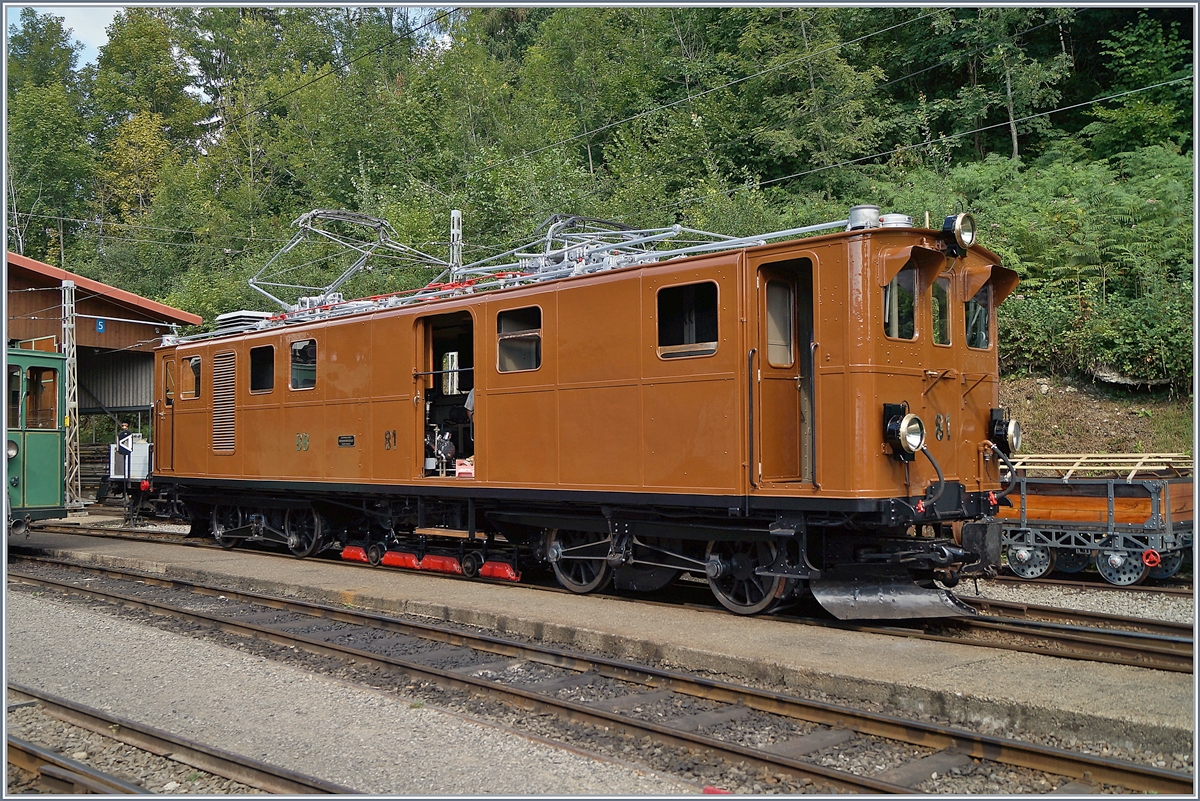 Auch wenn an der Lok noch gearbeitet wird, ist sie doch schon einsaztfähig. Die BerninaBahn Ge 4/4 81 (Ge 4/6 81) in Chaulin.
19. August.2018