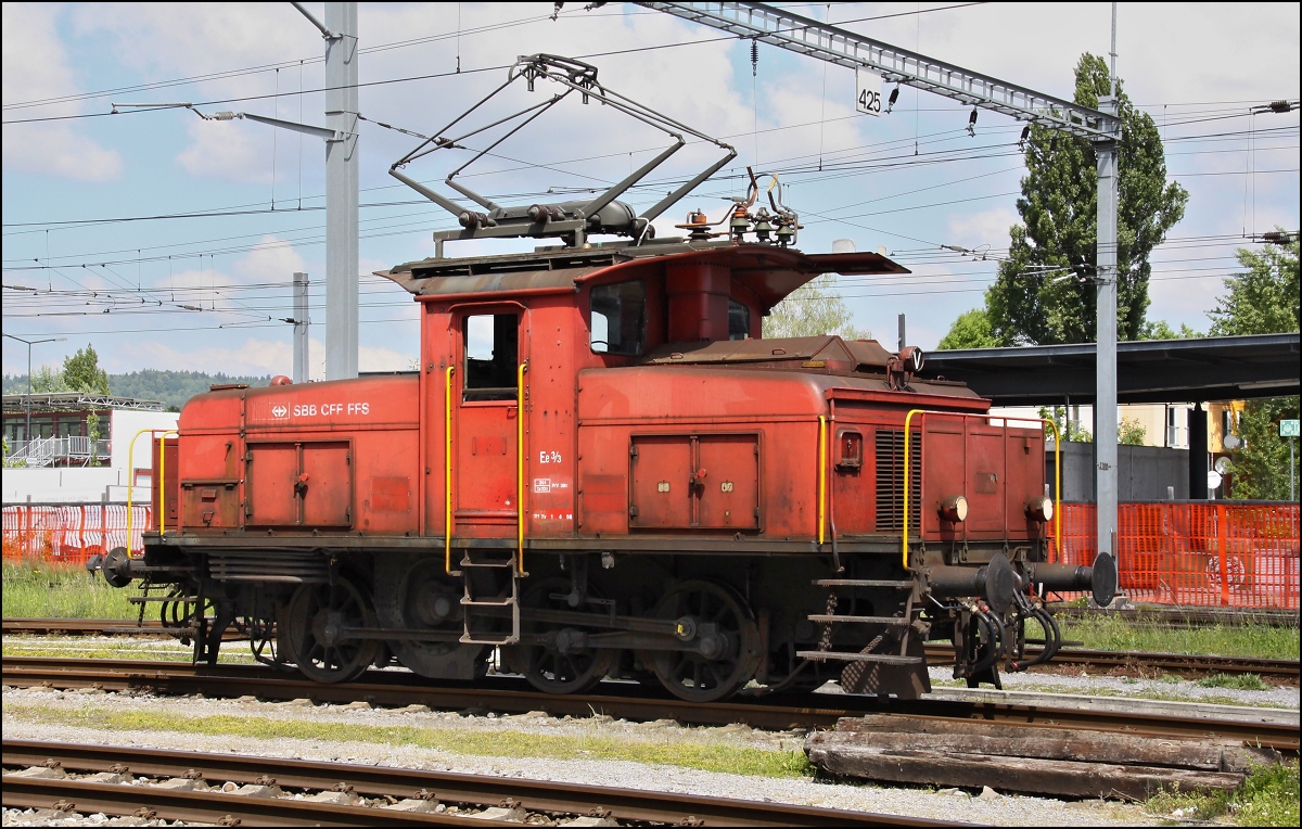 Auf besonderen Wunsch das halbe Krokodil, die Ee 3/3 16388 in Zrich Herdern. 17. Mai 2014.