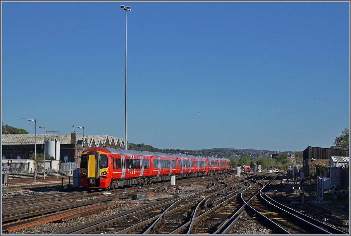 Auf dem Weg zum Flughafen ist dieser Class 387 Triebzug bei seiner Ausfahrt in Brighton.
1. Mai 2018