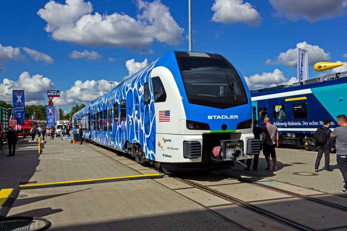 Auf der InnoTrans 2022 spielten alternative Antriebsarten eine gro�e Rolle. Stadler zeigte einen f�r Kalifornien bestimmten FLIRT mit Brennstoffzellenantrieb.