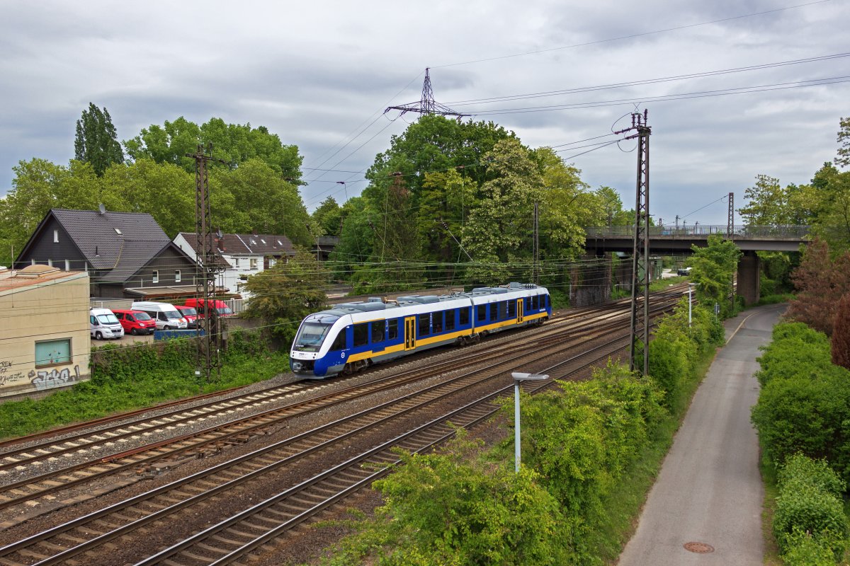 Auf der R�ckfahrt von Bottrop nach Oberhausen Hbf durchf�hrt 648 364 die Abzweigstelle westlich des Haltepunktes Osterfeld S�d.