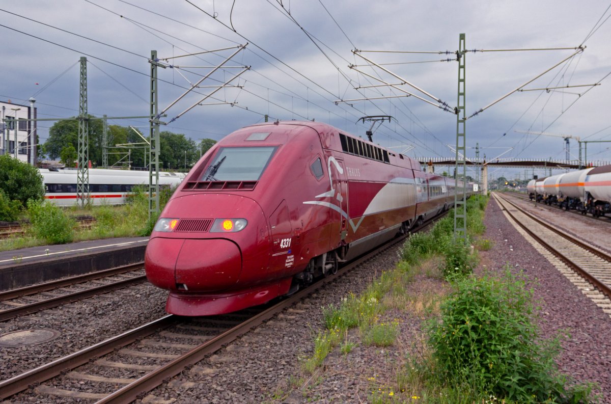 Aufgrund der Umleitungsma�nahmen kamen auch die Thalys-Z�ge durch Opladen. Die Garnitur 4331 ist am 08.07.21 auf dem Weg in Richtung Paris.