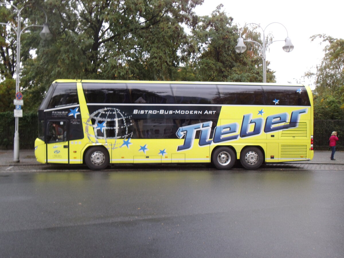Aus Oesterreich: Tieber, Judenburg - Neoplan Skyliner am 16. Oktober 2015 in Mnchen (Aufnahme: Martin Beyer)