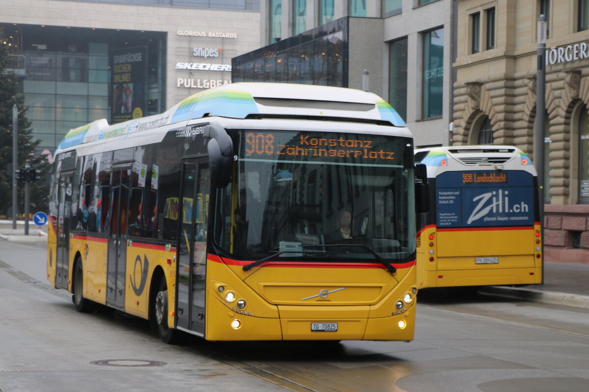 Aus der Schweiz: PostAuto Ostschweiz - TG 70'825/PID 10'469 - Volvo am 18. Dezember 2025 in Konstanz (Aufnahme: Martin Beyer)