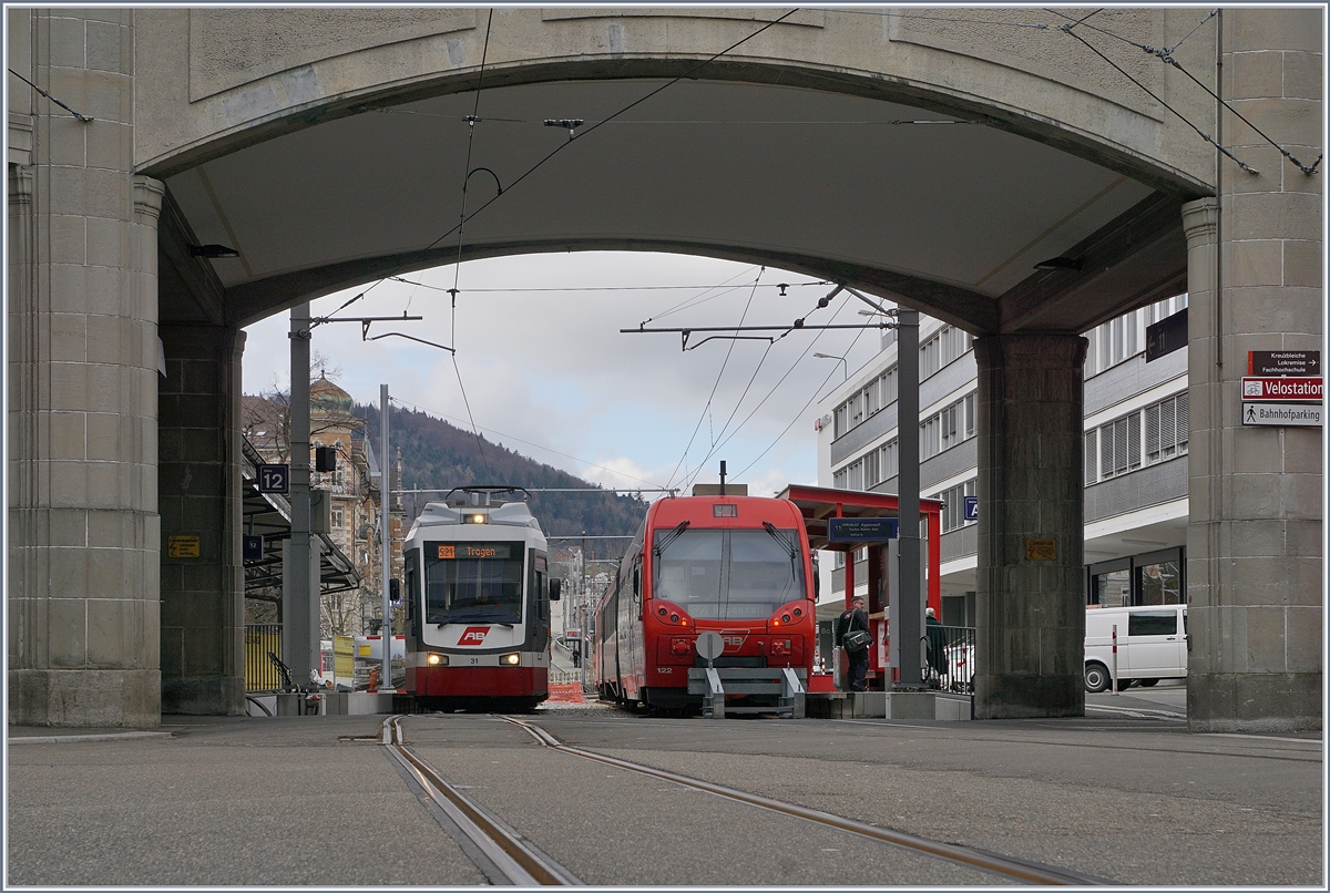 Bahnhof St.Gallen kurz vor dem Umbau der  Durchmesserlinie  mit einem Trognerbahnzug links im Bild und einen Regionalzug nach Appenzell rechts im Bild. 

17. März 2018