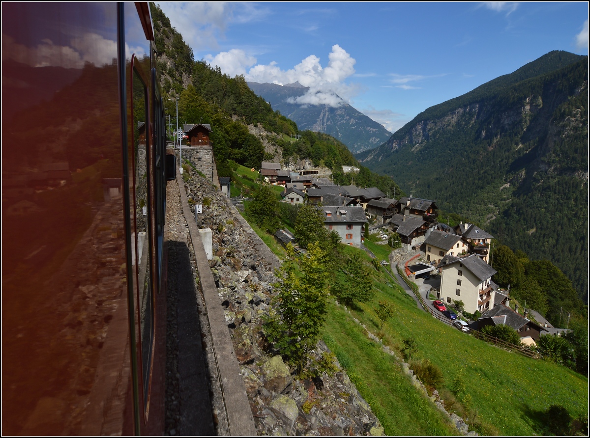 Bahnhofsmärchenwelt Martigny - Vallorcine. 

Der Bahnhof Le Trétien scheint mir der verträumteste Bahnhof der ganzen Schweiz zu sein. August 2014.