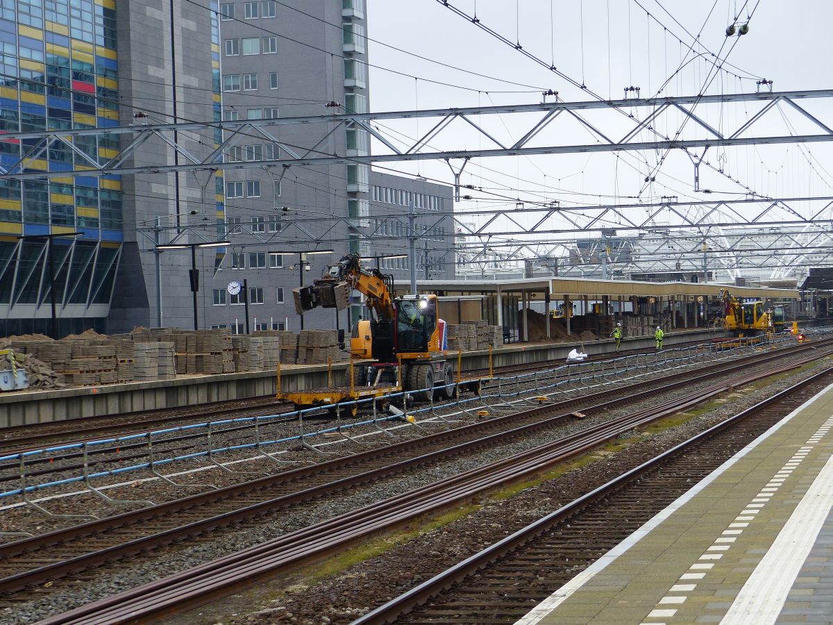 Bauarbeiten Gleis 3 bis 6 Leiden Centraal Station 28-03-2019.

Werkzaamheden spoor 3 t/m 6 Leiden Centraal Station 28-03-2019.