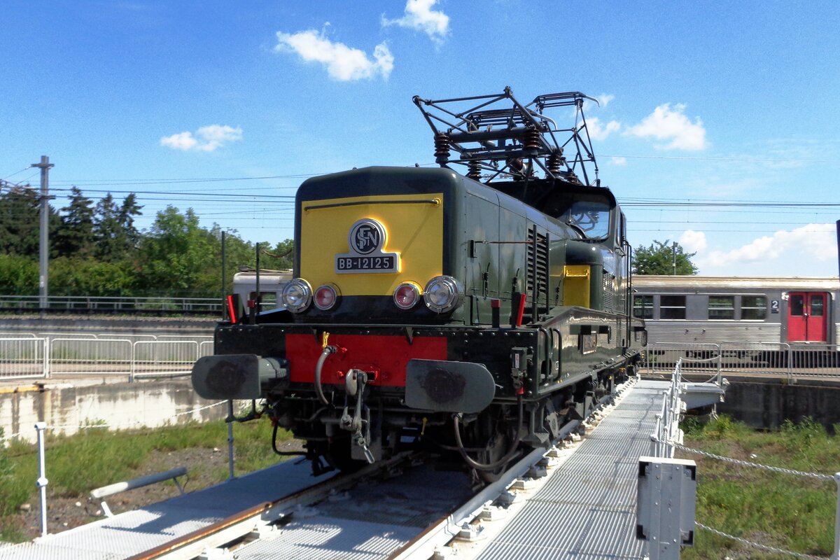 BB 12125 steht auf die Drehscheibe ins Cit du Train am 30 Mai 2019.