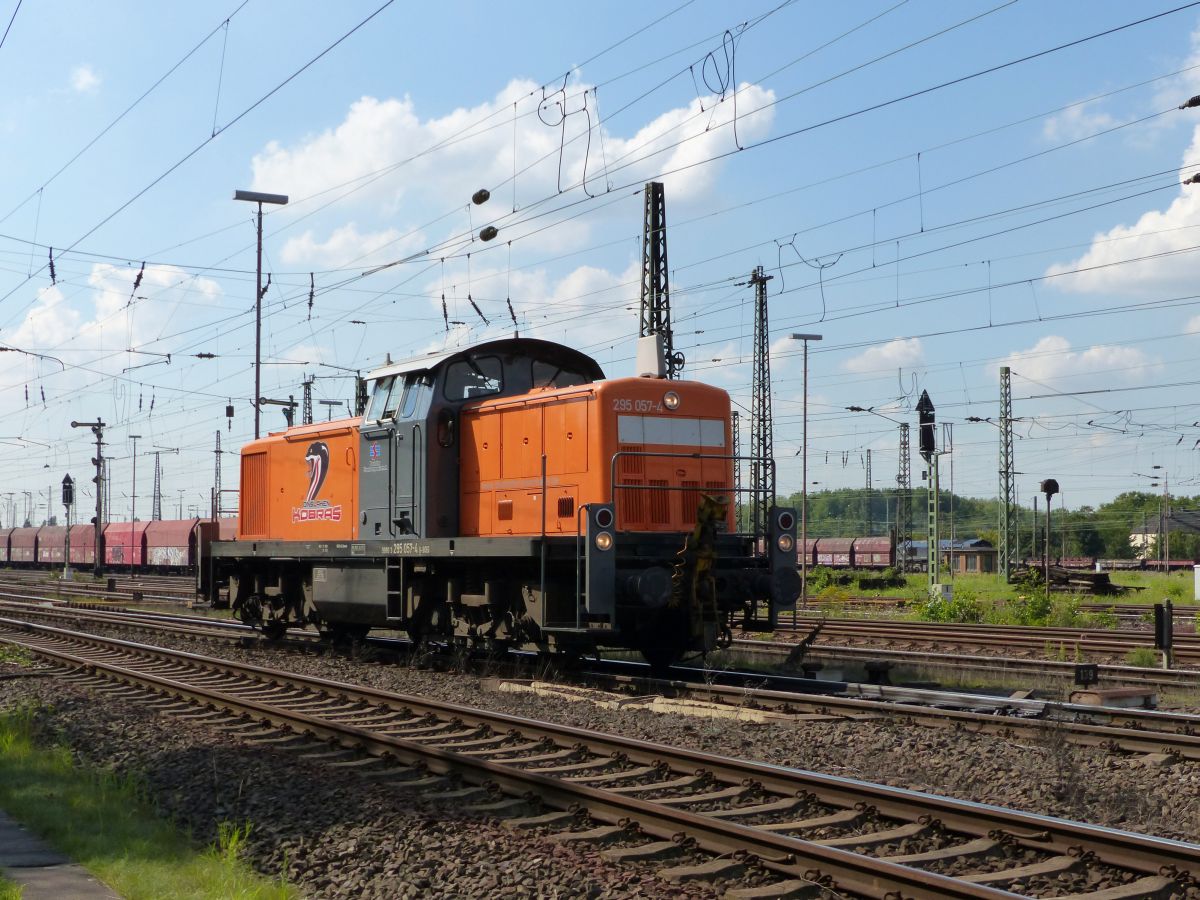 BEG (Bocholter Eisenbahn Gesellschaft mbH) Diesellok 295 057-4  Dinslaken Kobras  Oberhausen West 11-09-2015.

BEG (Bocholter Eisenbahn Gesellschaft mbH) dieselloc 295 057-4  Dinslaken Kobras  Oberhausen West 11-09-2015.