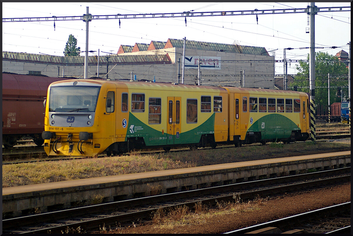Bei der Fahrt nach Jaromer konnte CD 814 151 als S am 20.05.2022 bei der Einfahrt in den Bahnhof Hradec Králové abgelichtet werden.