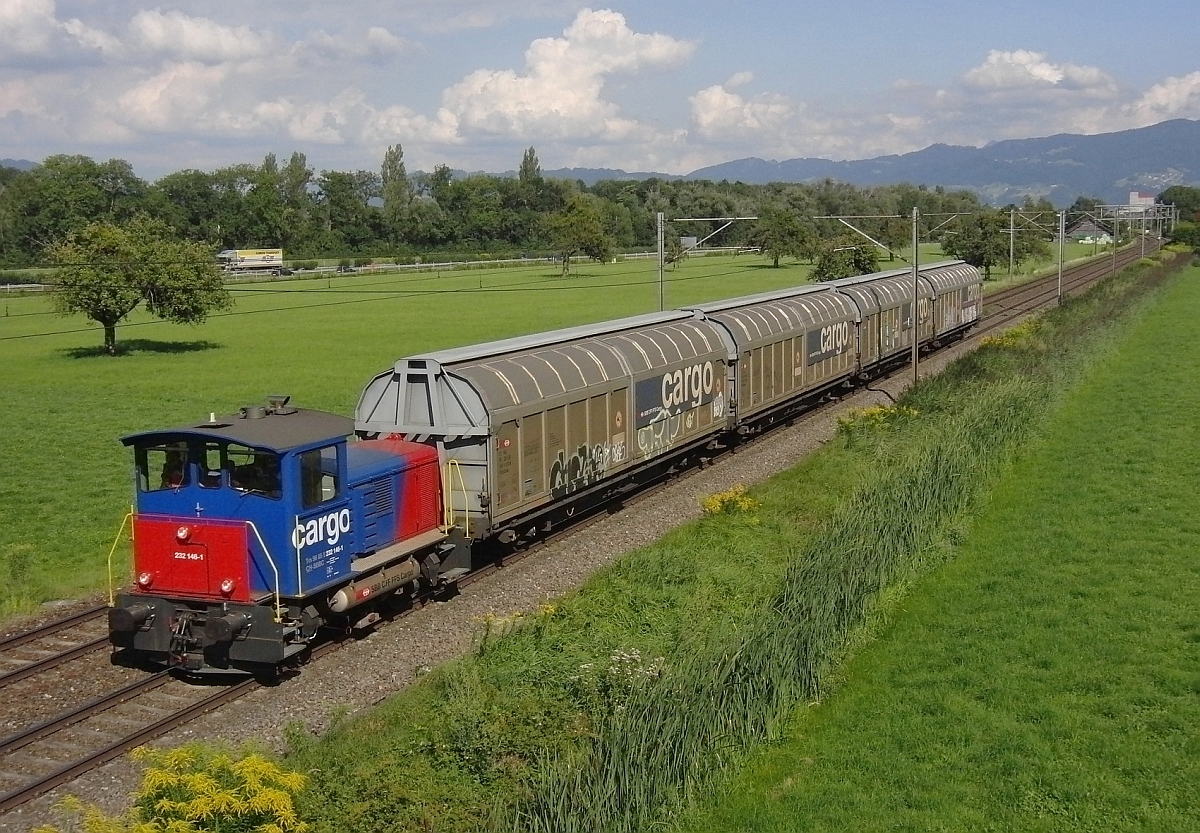 Bei St. Margrethen fhrt Tm 232 146-1 am 10.08.2012 in Richtung Rorschach.