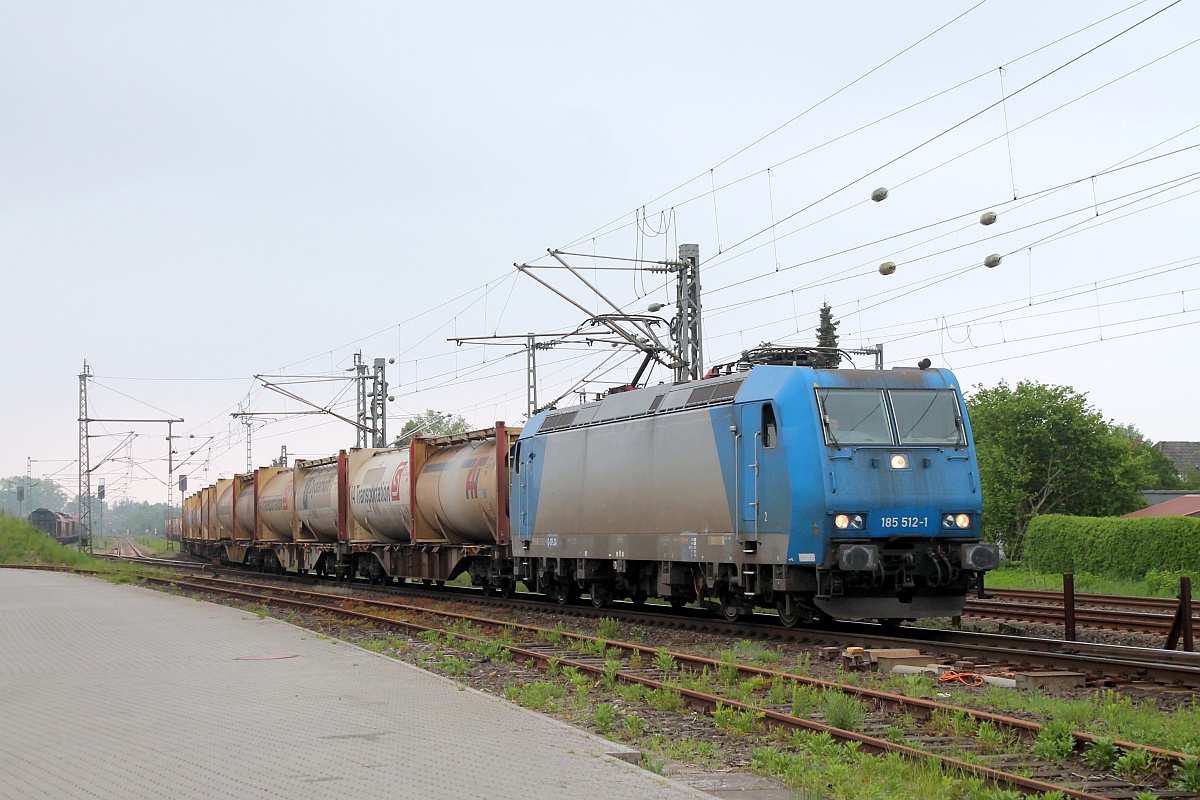 Beim Warten auf den  Sonderzug  aus Flensburg kam die CFL Cargo 6185 512-1 mit dem Dykerhoff Zement-Express nach Deuna Werksbf aus Dnemark kommend aufgenommen in Flensburg-Weiche durchgefahren. 19.05.2017