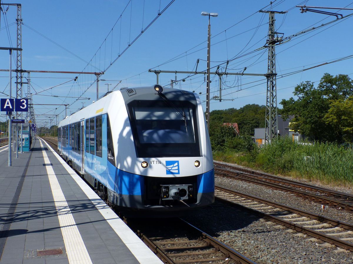 Bentheimer Eisenbahn Alstom Coradia LINT 41/H Dieseltriebzug VT 114 Gleis 3 Bad Bentheim 23-07-2019.


Bentheimer Eisenbahn Alstom Coradia LINT 41/H dieseltreinstel VT 114 spoor 3 Bad Bentheim 23-07-2019.